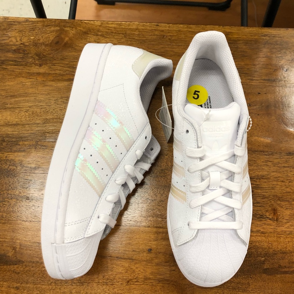 NWT ADIDAS Superstar Sneaker - Pastel Iridescent - Really size 7!
